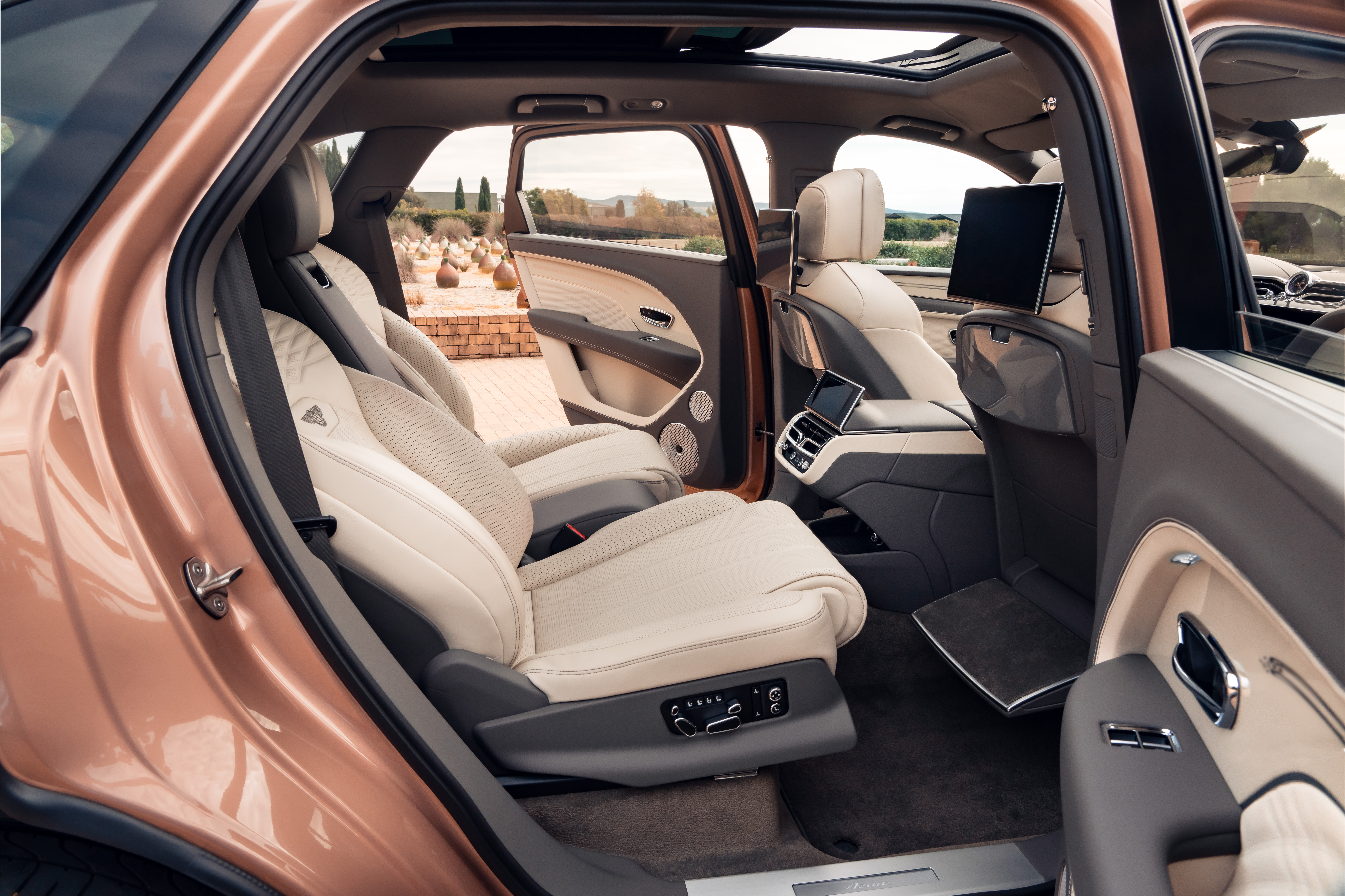 Bentayga EWB Azure