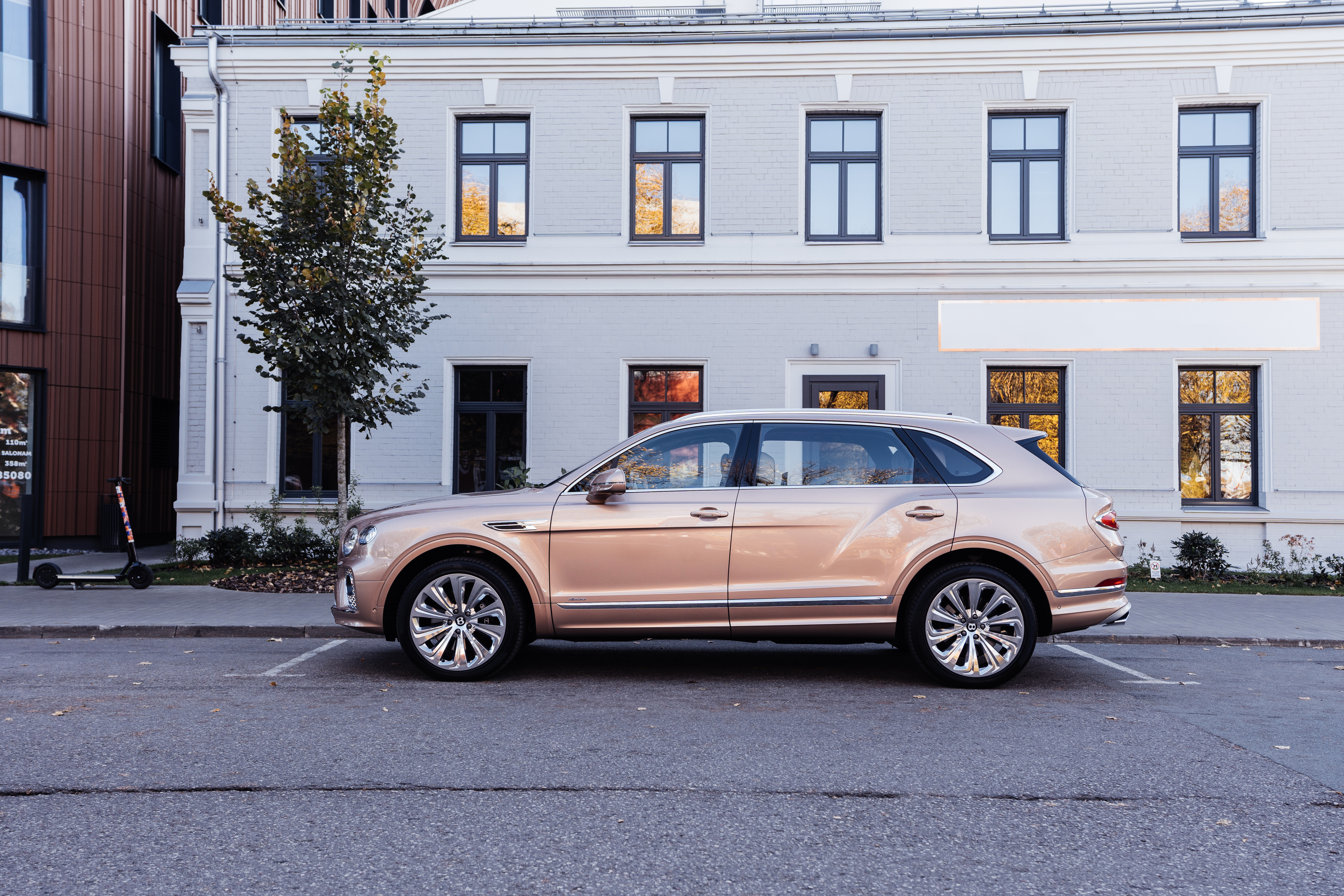 Bentayga EWB Azure