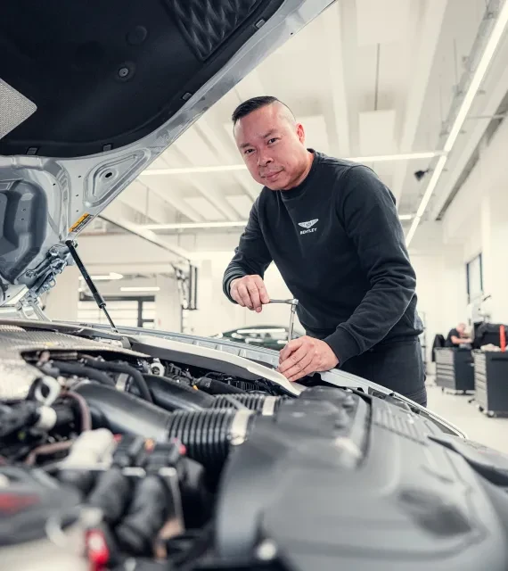 Portret Ramon Tawjoeram Bentley