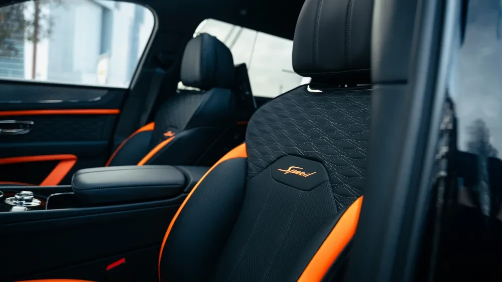 Een detailshot van de Bentley bentayga Speed